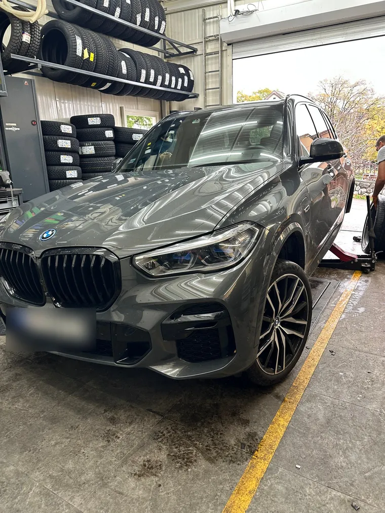 BMW X5 na sezonskoj zamjeni guma