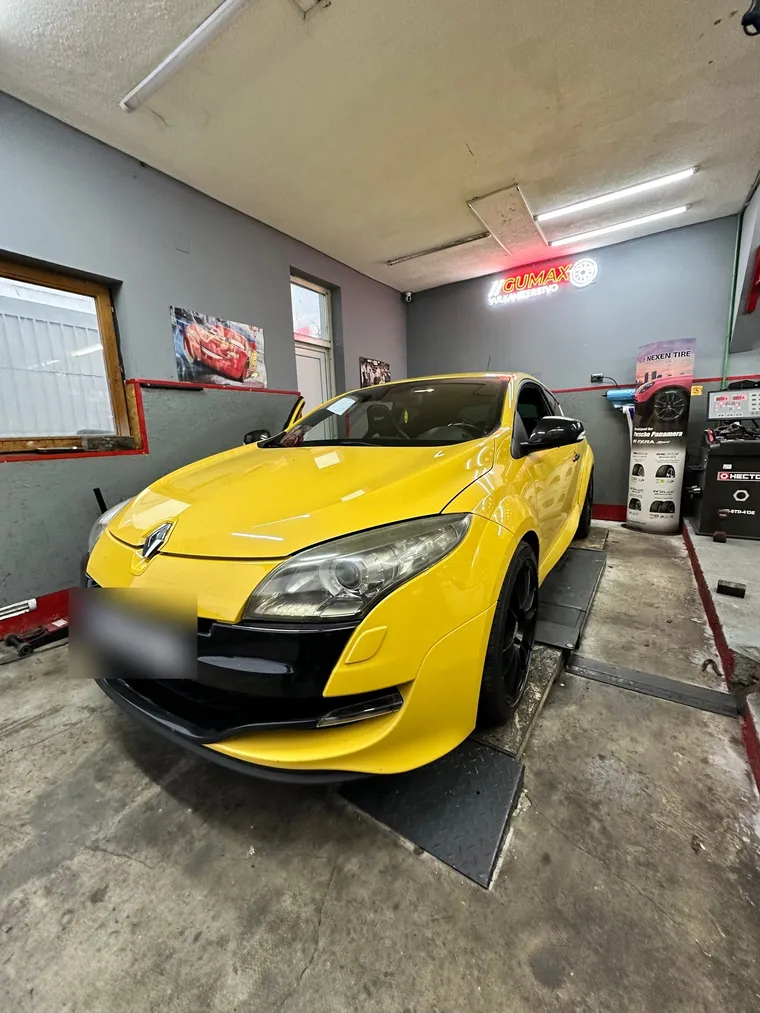 Renault Megane RS u radioni na balansiranju