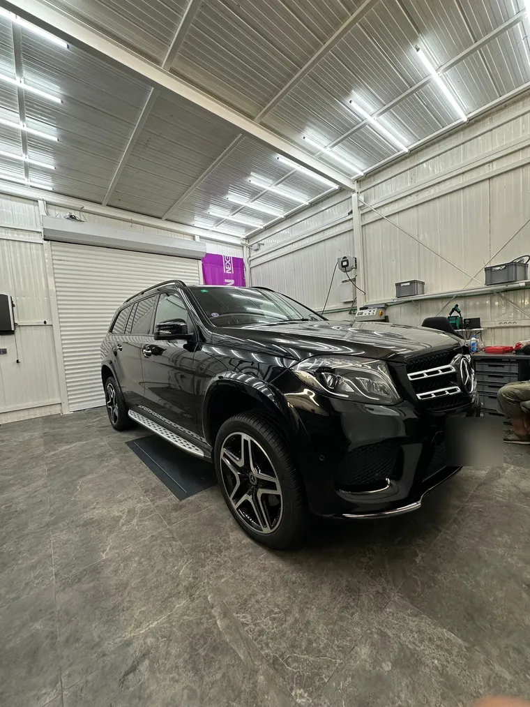 Mercedes GLS u radioni na zamjeni guma
